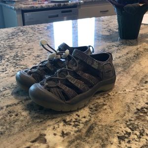 Keen boys 12 glow in the dark!